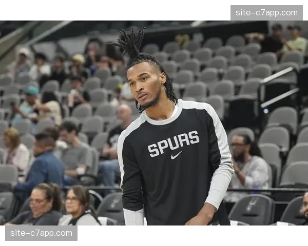 马刺新秀卡斯尔场均18+5+7 投射稳定性获显著提升